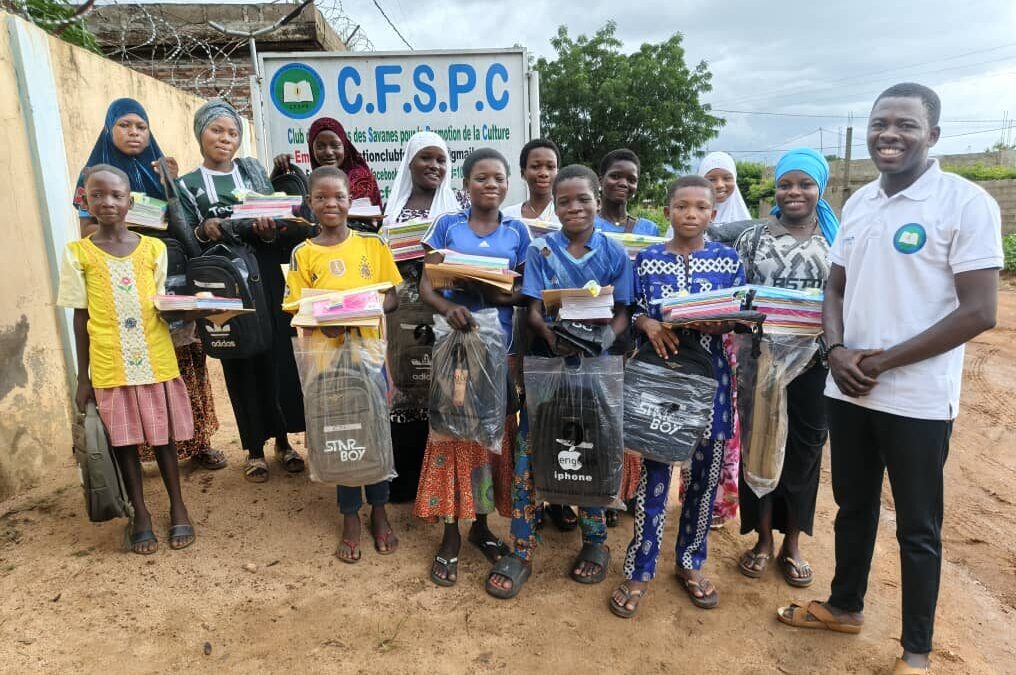 Tône : Le Club des Femmes des Savanes pour la Promotion de la Culture (CFSPC) facilite la rentrée de 13 élèves réfugiés et déplacés issus des Associations Communautaire d’Epargne et de Crédit (ACEC)