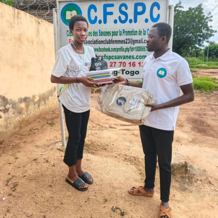 Tône : Le Club des Femmes des Savanes pour la Promotion de la Culture (CFSPC) facilite la rentrée de 13 élèves réfugiés et déplacés issus des Associations Communautaire d'Epargne et de Crédit (ACEC) 3 CFSPC SAVANES