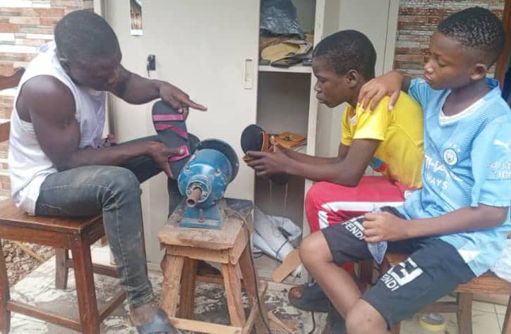 Tône : Le Club des Femmes des Savanes pour la Promotion de la Culture (CFSPC) facilite la rentrée de 13 élèves réfugiés et déplacés issus des Associations Communautaire d'Epargne et de Crédit (ACEC) 2 CFSPC SAVANES