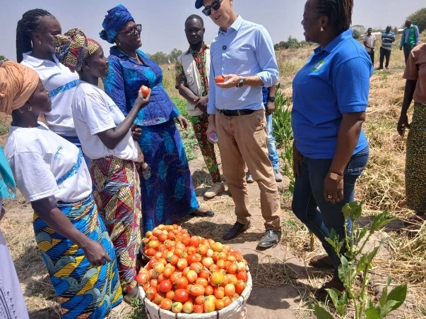 VISITE DE L’AMBASSADEUR DE L’UNION EUROPEENNE A NANERGOU : UN SOUTIEN CONCRET A L’AUTONOMISATION DES FEMMES REFUGIEESET HÔTES 3 CFSPC SAVANES